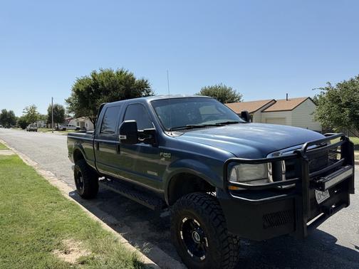 2004 Ford F-250 Lariat Crew Cab Super Duty