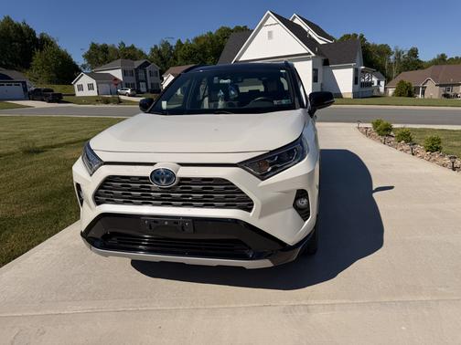 White 2020 Toyota RAV4 Hybrid XSE