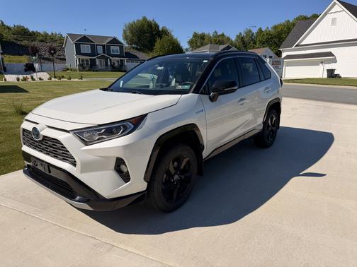 White 2020 Toyota RAV4 Hybrid XSE