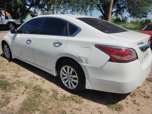 White 2015 Nissan Altima 2.5 S