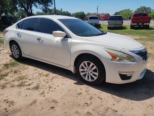White 2015 Nissan Altima 2.5 S