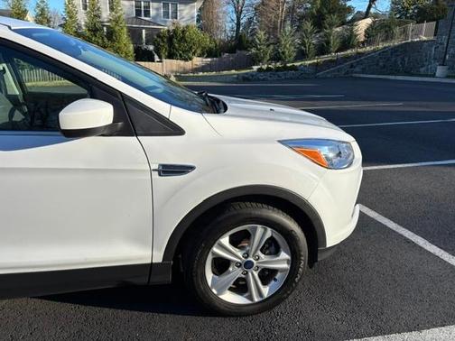 White 2014 Ford Escape SE