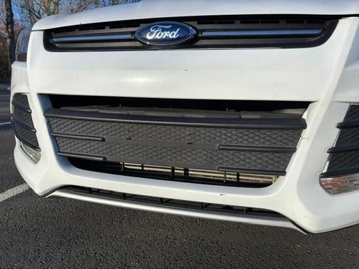 White 2014 Ford Escape SE