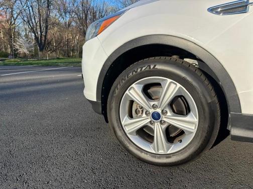 White 2014 Ford Escape SE