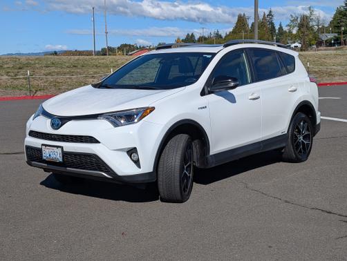 2018 Toyota RAV4 Hybrid SE