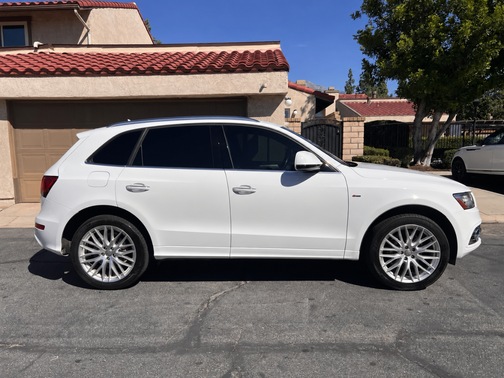 White 2017 Audi Q5 2.0T Premium Plus