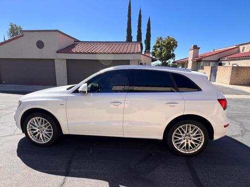 White 2017 Audi Q5 2.0T Premium Plus