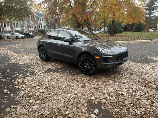 Gray 2018 Porsche Macan Macan