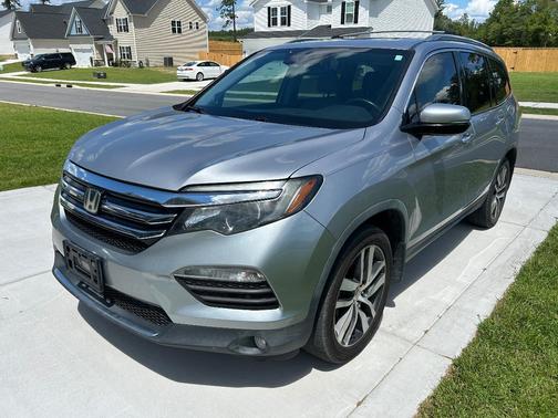 Gray 2018 Honda Pilot Touring
