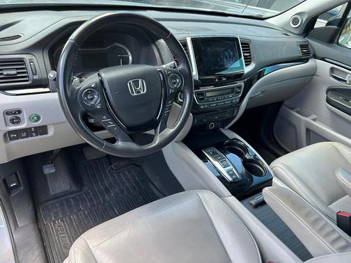 Gray 2018 Honda Pilot Touring