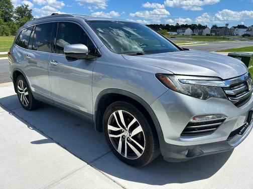 Gray 2018 Honda Pilot Touring