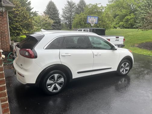 2017 Kia Niro LX