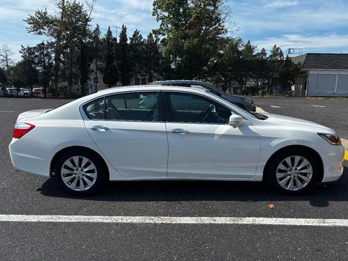 White 2014 Honda Accord EX