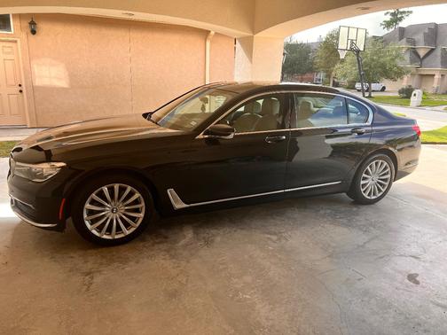 Black 2018 BMW 740 i xDrive