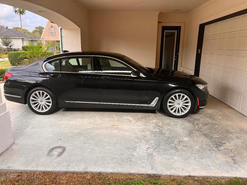 Black 2018 BMW 740 i xDrive