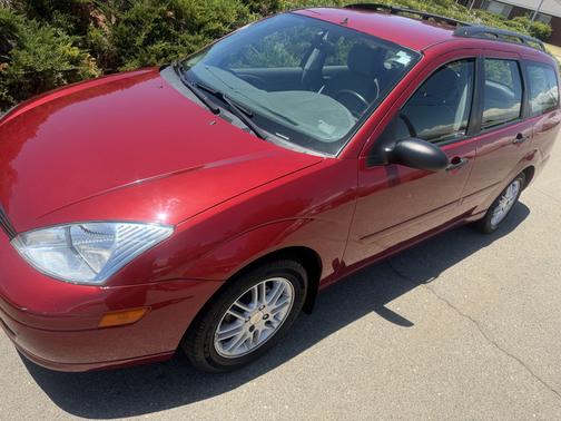 Red 2002 Ford Focus SE