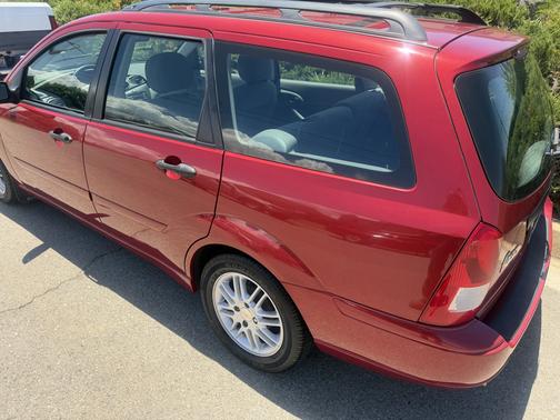 Red 2002 Ford Focus SE