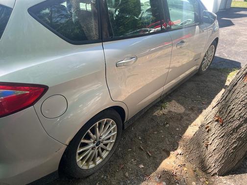 Silver 2013 Ford C-Max Hybrid SE
