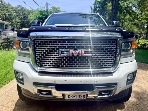 White 2017 GMC Sierra 2500 Denali