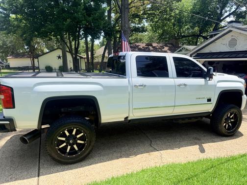 White 2017 GMC Sierra 2500 Denali