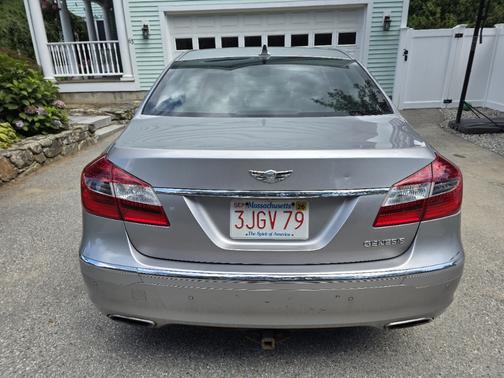 2012 Hyundai Genesis 3.8