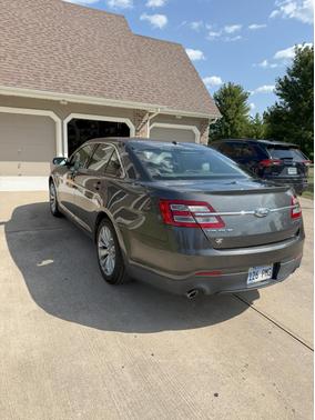 2017 Ford Taurus Limited