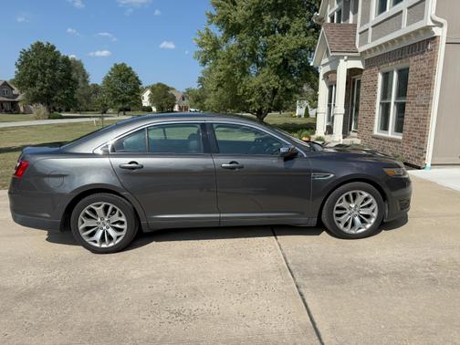 2017 Ford Taurus Limited