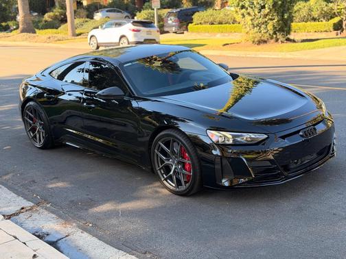 Black 2022 Audi RS e-tron GT Base