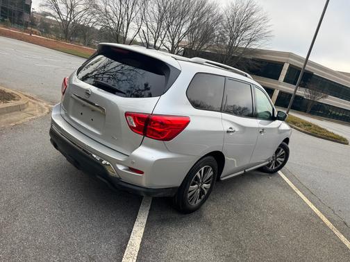 2018 Nissan Pathfinder SV