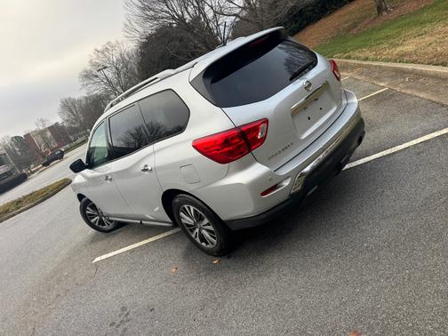 2018 Nissan Pathfinder SV