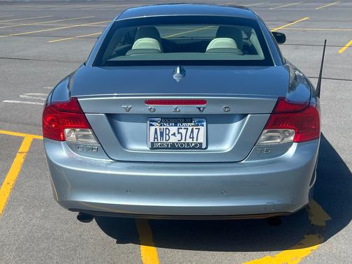 Blue 2013 Volvo C70 T5