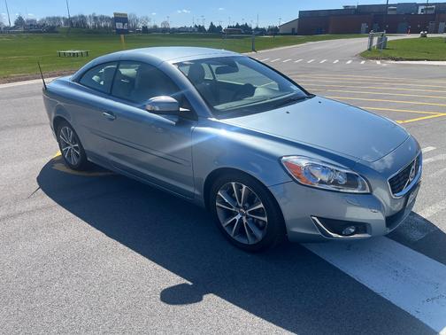 Blue 2013 Volvo C70 T5