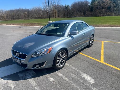 Blue 2013 Volvo C70 T5