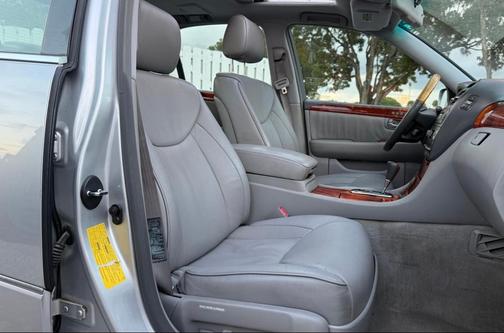 2004 Lexus LS 430 Base