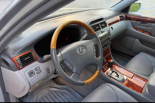 2004 Lexus LS 430 Base