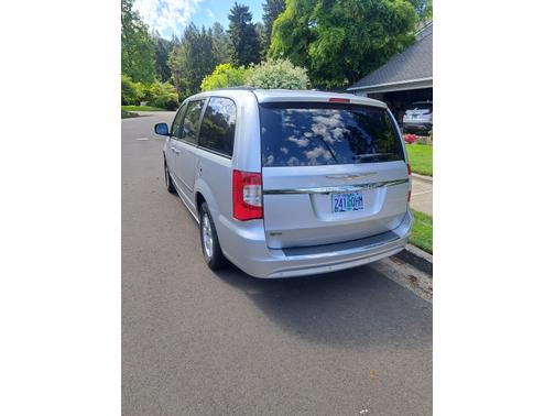 2012 Chrysler Town & Country Touring