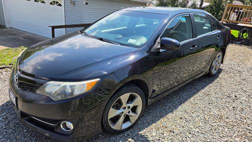 Black 2014 Toyota Camry SE