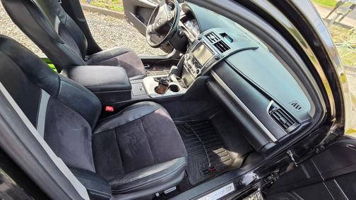 Black 2014 Toyota Camry SE