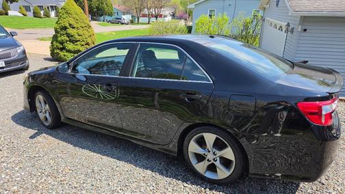 Black 2014 Toyota Camry SE
