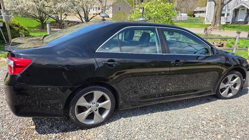 Black 2014 Toyota Camry SE