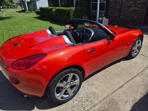 Orange 2008 Pontiac Solstice GXP