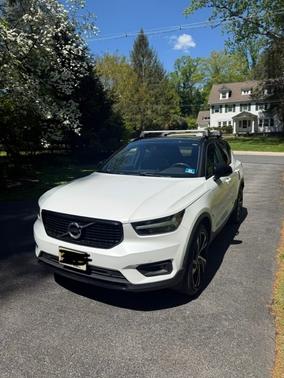 White 2020 Volvo XC40 T5 R-Design