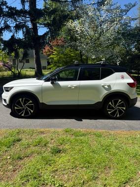 White 2020 Volvo XC40 T5 R-Design