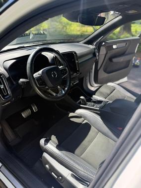 White 2020 Volvo XC40 T5 R-Design