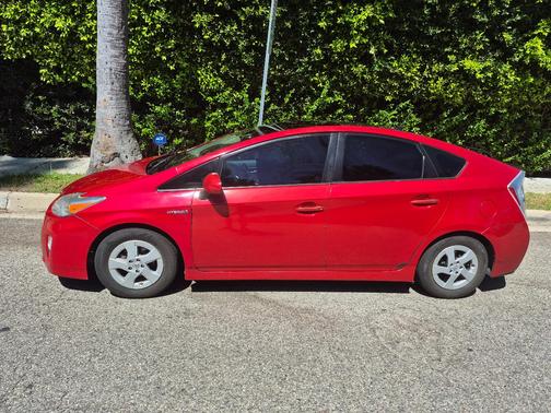 Red 2010 Toyota Prius IV