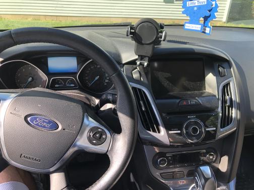 Photo 4 of 9 of 2014 Ford Focus Titanium