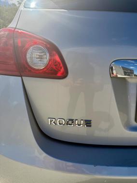 Silver 2013 Nissan Rogue SV w/SL Pkg