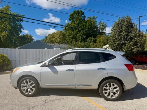 Silver 2013 Nissan Rogue SV w/SL Pkg