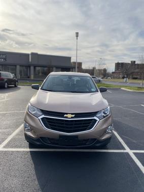 Photo 2 of 9 of 2019 Chevrolet Equinox LS