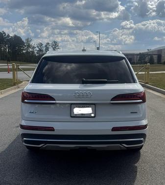 2023 Audi Q7 45 Premium Plus